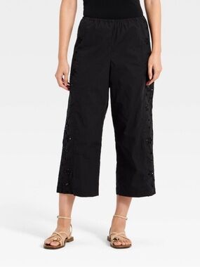 A New Day™ Women's Cropped Straight Leg Eyelet Pull-On Pants - Black L